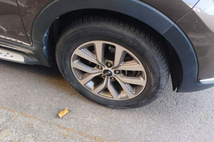 Used Kia Sportage R 2015 2.0L Manual Two-Wheel Drive GLS Trim Right Front Wheel Hub