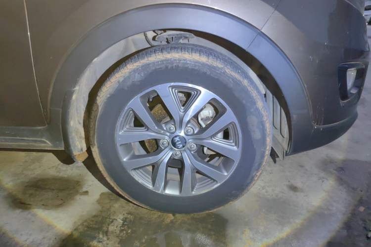 Used Kia Sportage R 2015 2.0L Automatic Two-Wheel Drive GLS Right Front Wheel Hub