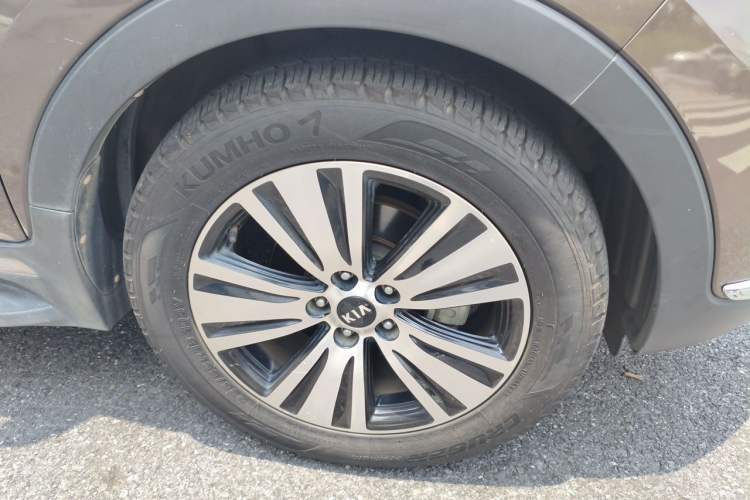 Used Kia Sportage R 2015 2.0L Automatic Two-Wheel Drive GLS Right Front Wheel Hub