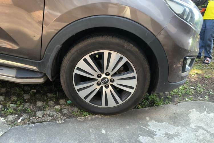 Used Kia Sportage R 2015 2.0L Automatic Two-Wheel Drive DLX Model Right Front Wheel Hub