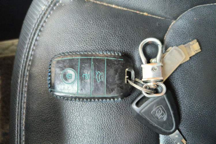 Used Kia Sportage R 2015 2.0L Automatic Two-Wheel Drive DLX Model Vehicle Key