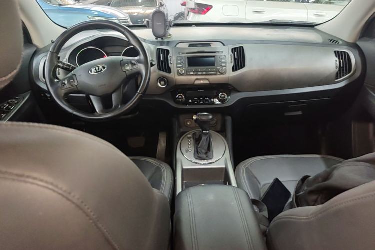 Used Kia Sportage R 2015 2.0L Automatic Two-Wheel Drive GLS Center Console