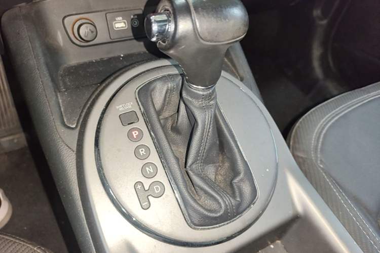 Used Kia Sportage R 2015 2.0L Automatic Two-Wheel Drive GLS Gear Lever