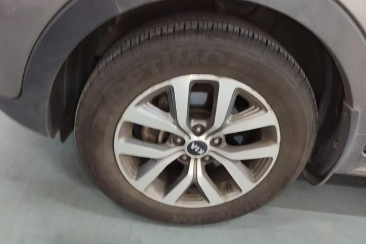 Used Kia Sportage R 2015 2.0L Automatic Two-Wheel Drive GLS Left Front Wheel Hub