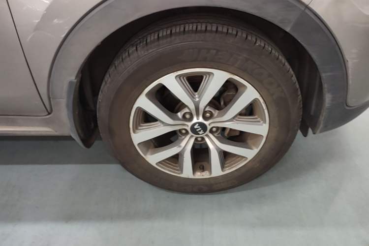 Used Kia Sportage R 2015 2.0L Automatic Two-Wheel Drive GLS Right Rear Wheel Hub