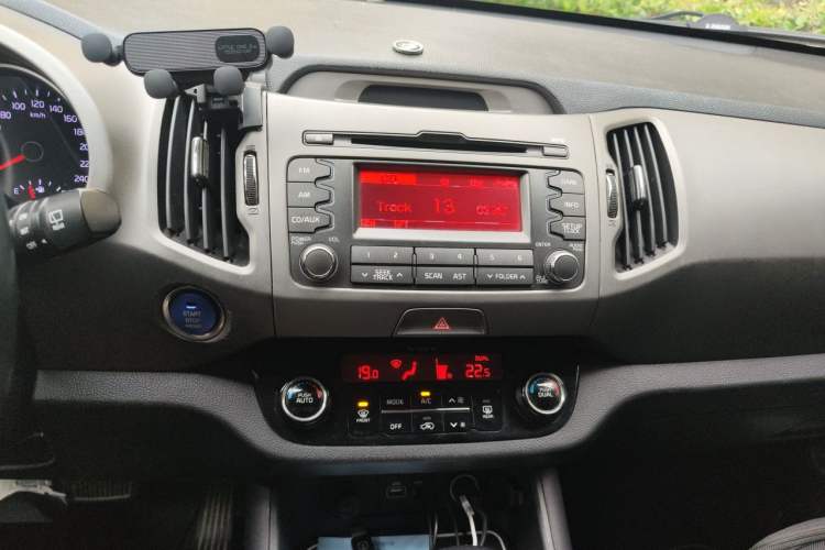 Used Kia Sportage R 2015 2.0L Automatic Two-Wheel Drive DLX Model Audio And AC Panel