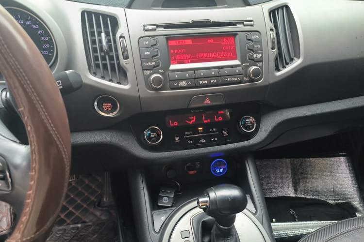 Used Kia Sportage R 2015 2.0L Automatic Two-Wheel Drive DLX Model Audio And AC Panel
