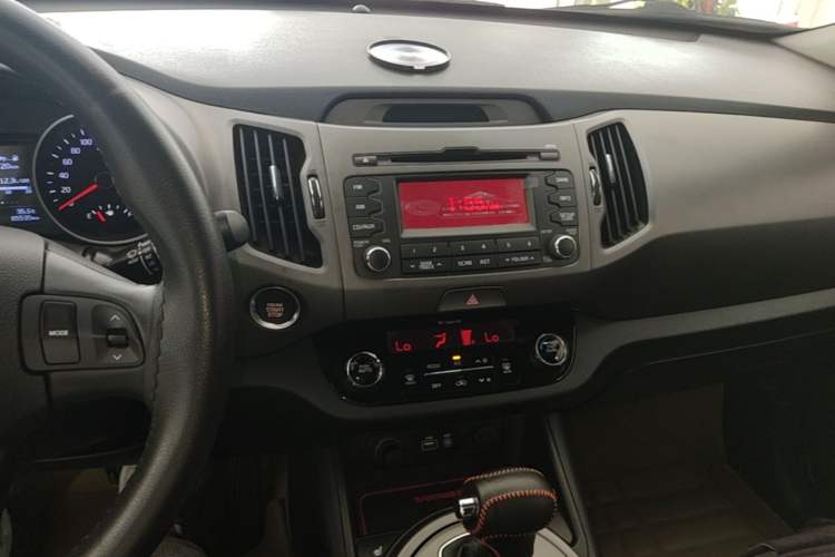 Used Kia Sportage R 2015 2.0L Automatic Two-Wheel Drive DLX Model Audio And AC Panel