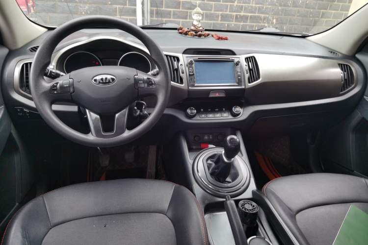 Used Kia Sportage R 2015 2.0L Manual Two-Wheel Drive GL Model Center Console