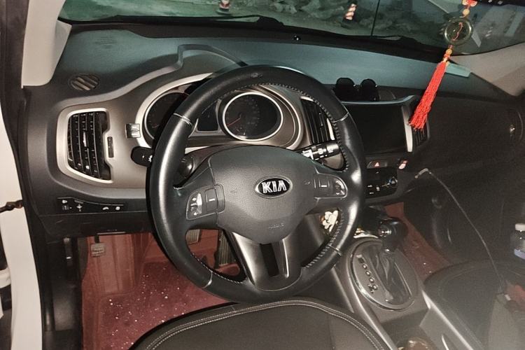 Used Kia Sportage R 2015 2.0L Automatic Two-Wheel Drive GLS Center Console