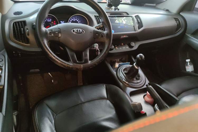Used Kia Sportage R 2015 2.0L Manual Two-Wheel Drive GL Model Center Console