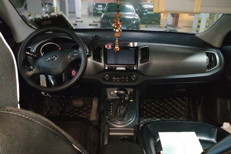 Used Kia Sportage R 2015 2.0L Automatic Two-Wheel Drive GL Center Console