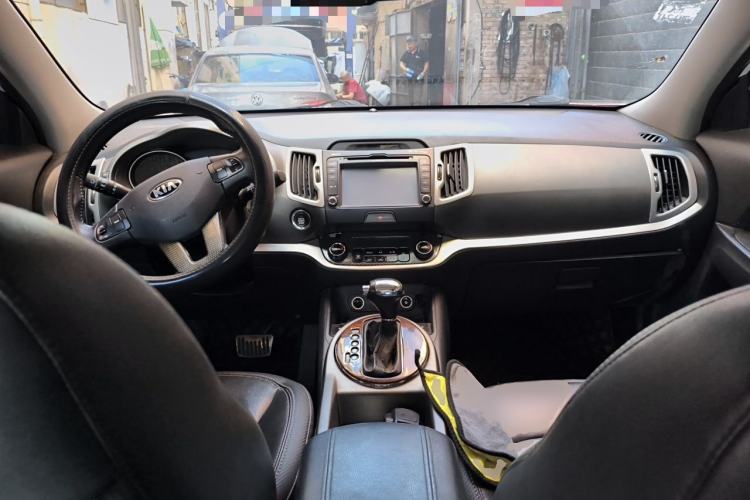 Used Kia Sportage R 2015 2.0L Automatic Two-Wheel Drive DLX Model Center Console
