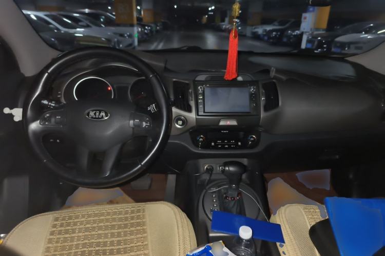 Used Kia Sportage R 2015 2.0L Automatic Two-Wheel Drive GLS Center Console
