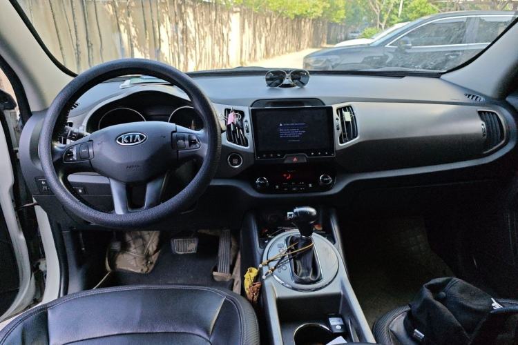 Used Kia Sportage R 2015 2.0L Automatic Two-Wheel Drive DLX Model Center Console