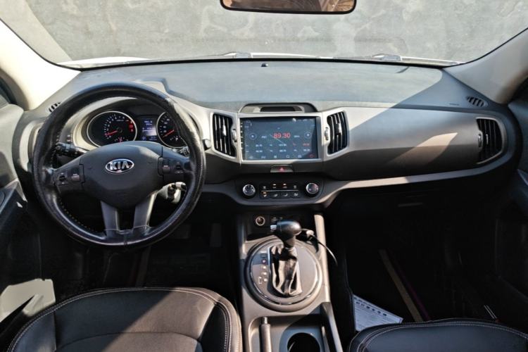Used Kia Sportage R 2015 2.0L Automatic Two-Wheel Drive GL Center Console