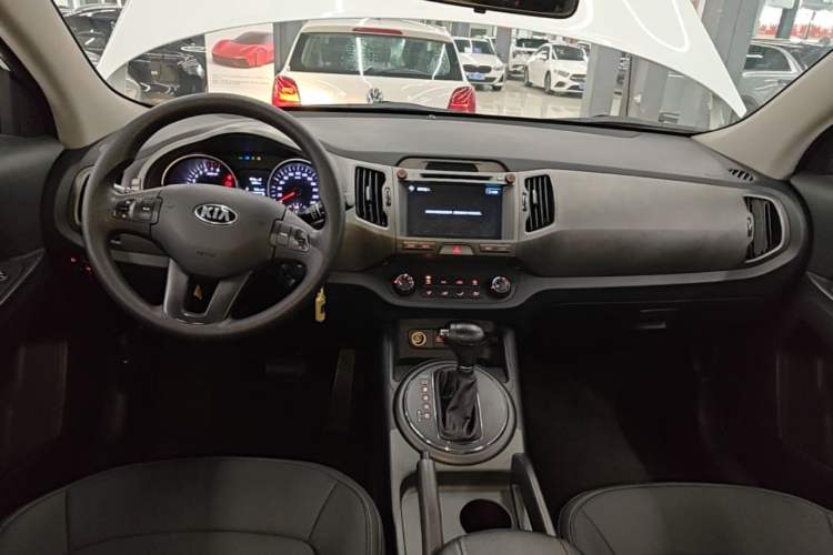 Used Kia Sportage R 2015 2.0L Automatic Two-Wheel Drive GL Center Console