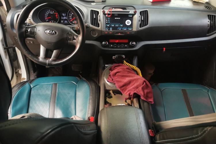 Used Kia Sportage R 2015 2.0L Automatic Two-Wheel Drive DLX Model Center Console
