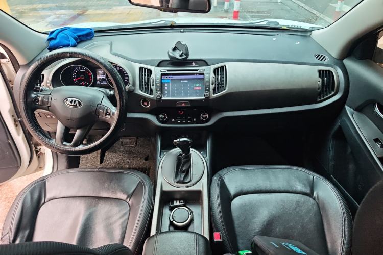 Used Kia Sportage R 2015 2.0L Automatic Two-Wheel Drive DLX Model Center Console
