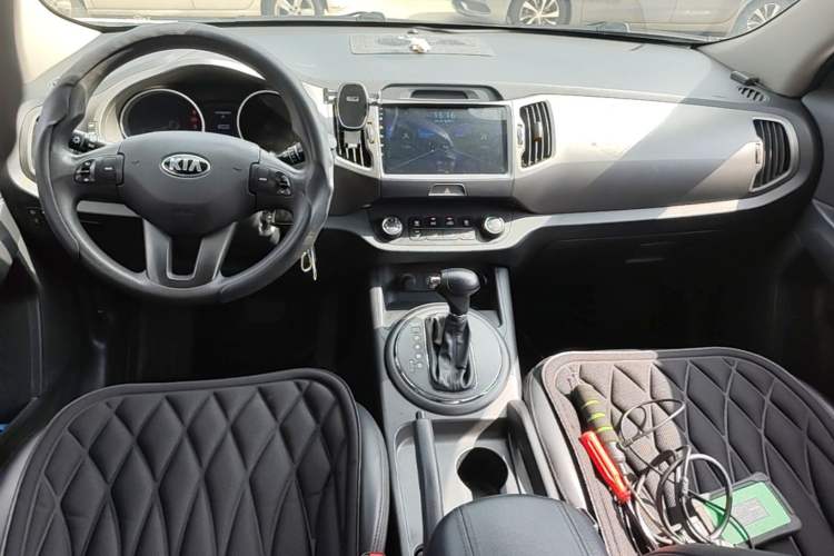 Used Kia Sportage R 2015 2.0L Automatic Two-Wheel Drive GL Center Console