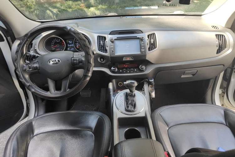 Used Kia Sportage R 2015 2.0L Automatic Two-Wheel Drive DLX Model Center Console