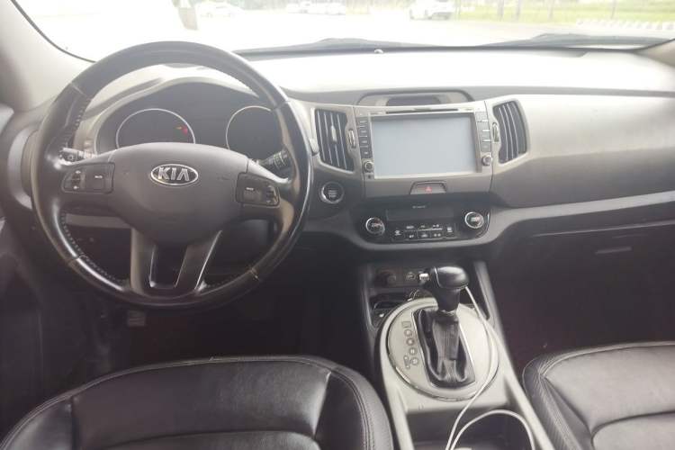 Used Kia Sportage R 2015 2.0L Automatic Two-Wheel Drive DLX Model Center Console