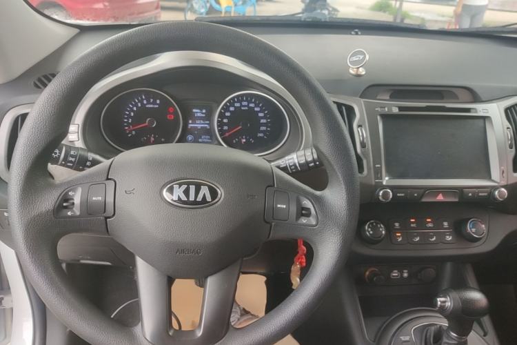 Used Kia Sportage R 2015 2.0L Automatic Two-Wheel Drive GL Center Console