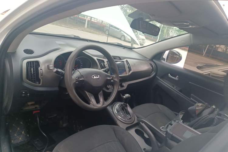 Used Kia Sportage R 2015 2.0L Automatic Two-Wheel Drive GL Center Console