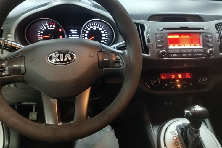 Used Kia Sportage R 2015 2.0L Automatic Two-Wheel Drive GLS Center Console