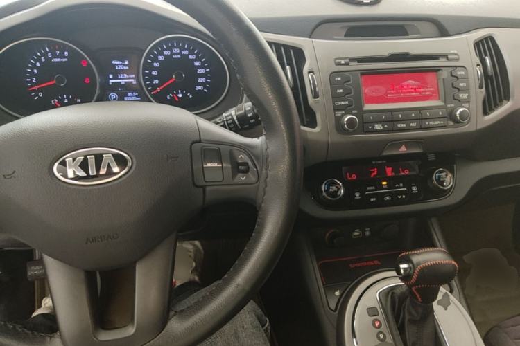 Used Kia Sportage R 2015 2.0L Automatic Two-Wheel Drive DLX Model Center Console