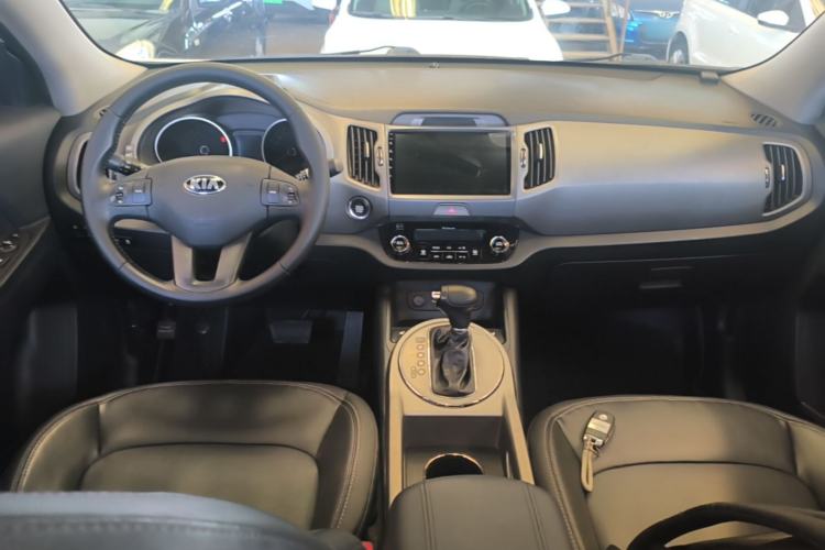 Used Kia Sportage R 2015 2.0L Automatic Two-Wheel Drive DLX Model Center Console
