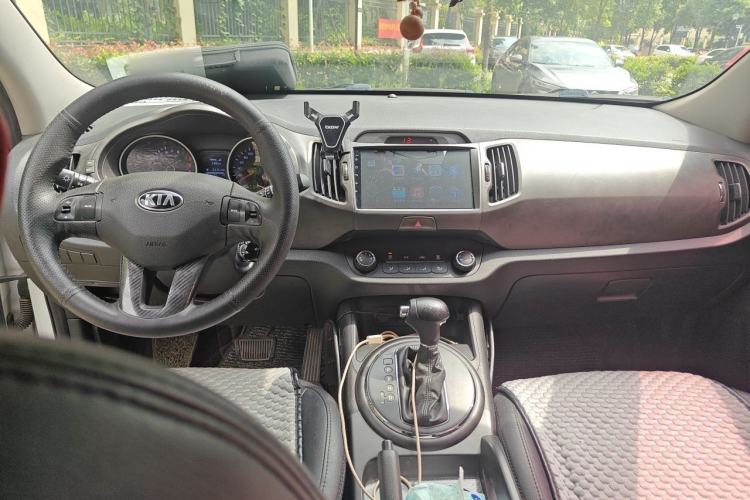 Used Kia Sportage R 2015 2.0L Automatic Two-Wheel Drive GL Center Console