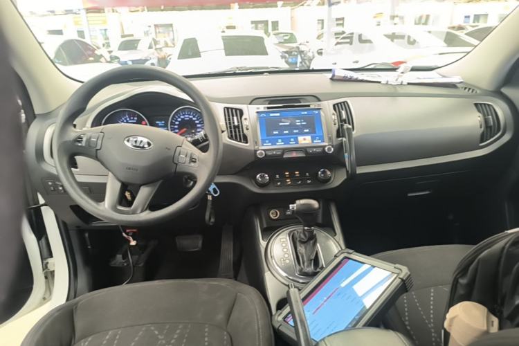 Used Kia Sportage R 2015 2.0L Automatic Two-Wheel Drive GL Center Console