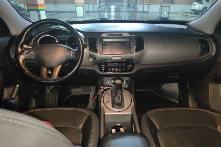 Used Kia Sportage R 2015 2.0L Automatic Two-Wheel Drive DLX Model Center Console