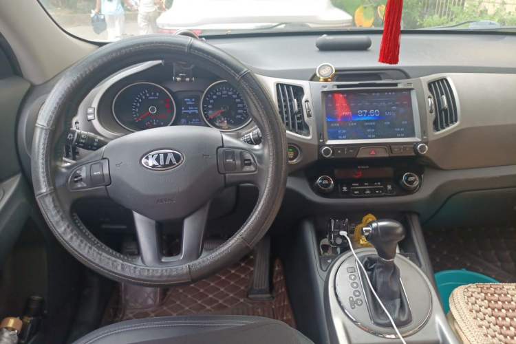 Used Kia Sportage R 2015 2.0L Automatic Two-Wheel Drive DLX Model Center Console