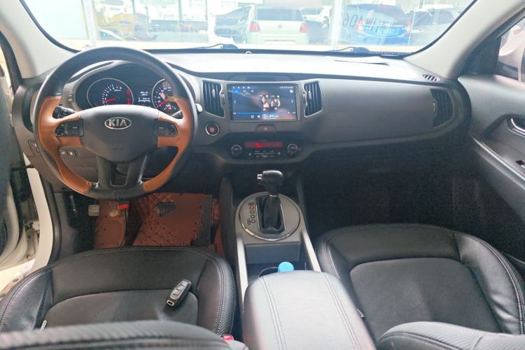 Used Kia Sportage R 2015 2.0L Automatic Two-Wheel Drive GLS Center Console