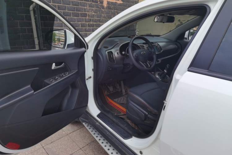 Used Kia Sportage R 2015 2.0L Manual Two-Wheel Drive GL Model Driver Seat