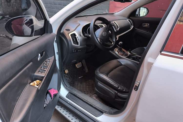 Used Kia Sportage R 2015 2.0L Automatic Two-Wheel Drive DLX Model Driver Seat