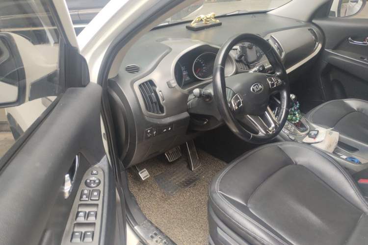 Used Kia Sportage R 2015 2.0L Automatic Two-Wheel Drive DLX Model Driver Seat