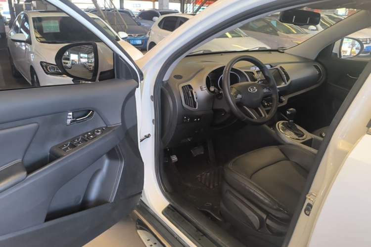 Used Kia Sportage R 2015 2.0L Automatic Two-Wheel Drive DLX Model Driver Seat
