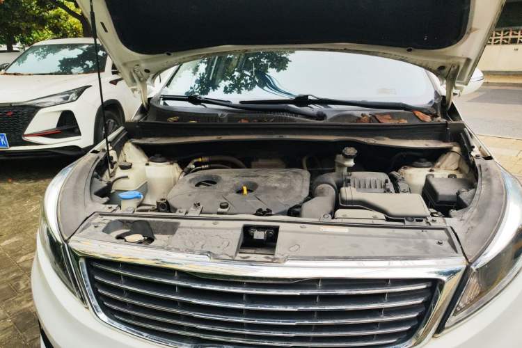 Used Kia Sportage R 2015 2.0L Automatic Two-Wheel Drive DLX Model Engine Bay