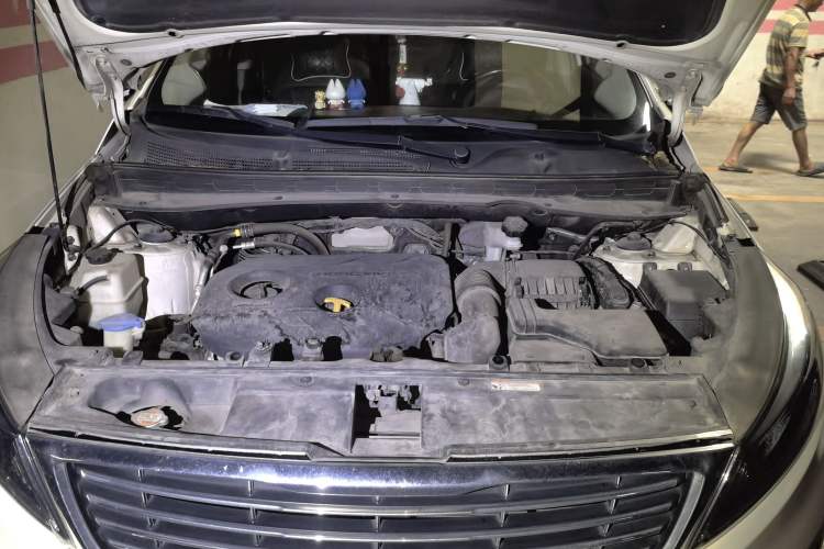 Used Kia Sportage R 2015 2.0L Automatic Two-Wheel Drive GLS Engine Bay