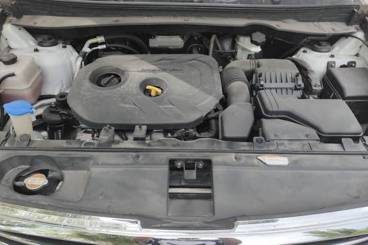 Used Kia Sportage R 2015 2.0L Automatic Two-Wheel Drive DLX Model Engine Bay