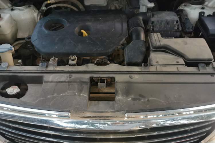 Used Kia Sportage R 2015 2.0L Automatic Two-Wheel Drive DLX Model Engine Bay