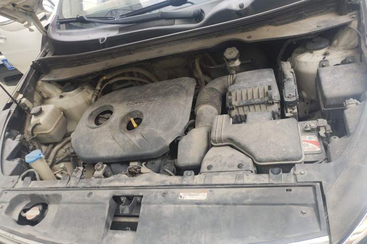 Used Kia Sportage R 2015 2.0L Automatic Two-Wheel Drive DLX Model Engine Bay