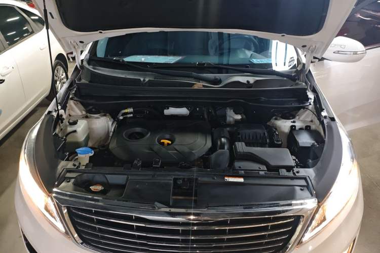 Used Kia Sportage R 2015 2.0L Automatic Two-Wheel Drive DLX Model Engine Bay