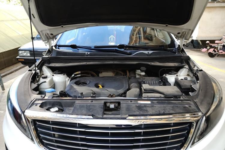 Used Kia Sportage R 2015 2.0L Automatic Two-Wheel Drive GLS Engine Bay