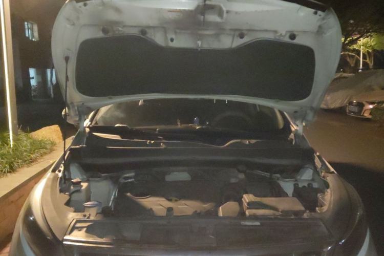 Used Kia Sportage R 2015 2.0L Automatic Two-Wheel Drive DLX Model Engine Bay