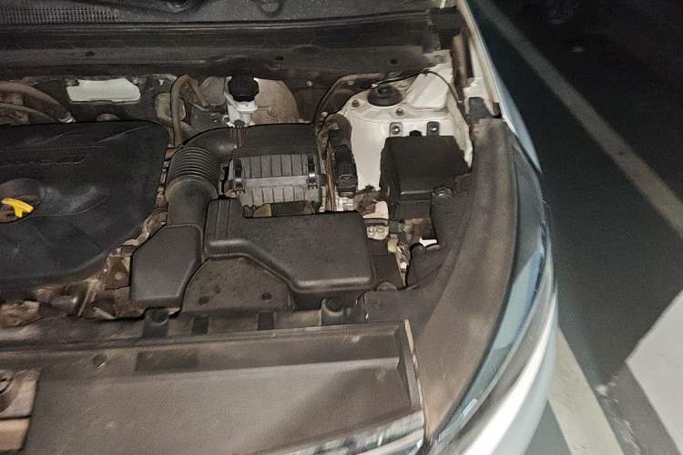 Used Kia Sportage R 2015 2.0L Automatic Two-Wheel Drive GLS Engine Bay Left