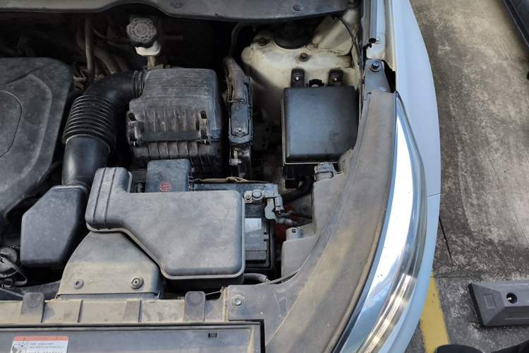 Used Kia Sportage R 2015 2.0L Automatic Two-Wheel Drive DLX Model Engine Bay Left
